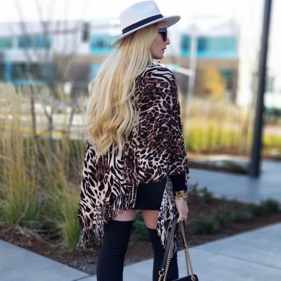 Leopard Print Poncho - Picture 5 of 7